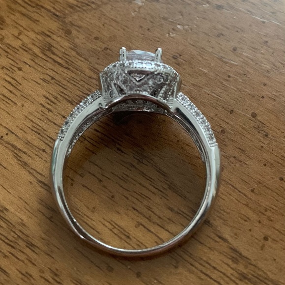 Silver Ring - Picture 2 of 9